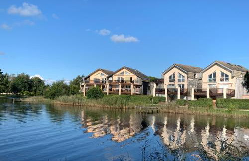 250 lake waterfront holiday apartment with garden - Foto 1