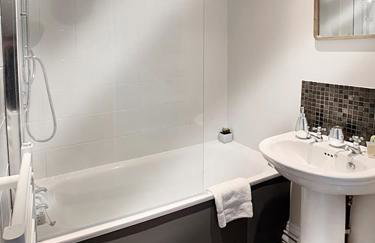 Ascot - Immaculate 2 bed House with parking - Foto 9