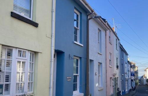 "FISHERMAN'S" Seconds from the Harbour & town centre with unlimited free parking nearby - Photo 5