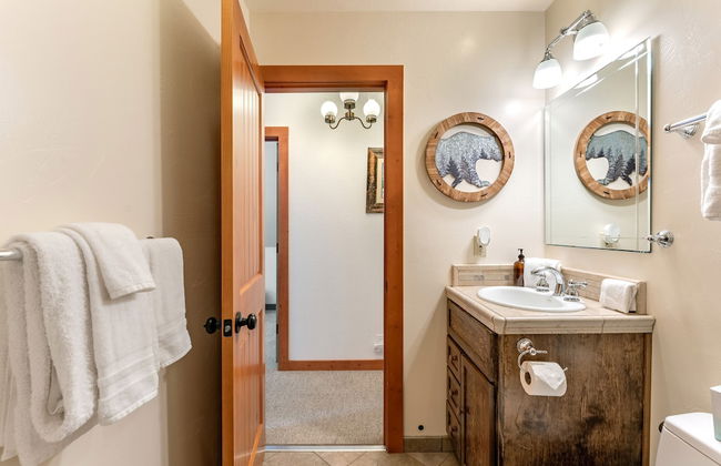 Indigo Owl by Avantstay Cabin w Firepit Minutes to Lake Slopes - Photo 26