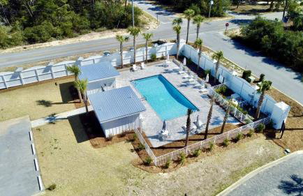 Nacho Beach House by Avantstay Inlet Beach Sleeps 10 + Pool - Photo 48