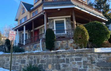 Grand 2BR near MetroNorth with easy parking - Foto 1