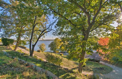 Watch the Sunrise at this Quaint Lake-View Cottage - Foto 28