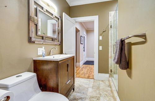 Stay and Play in Ellicottville Village! Home with Deck - Foto 12