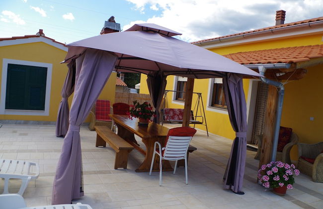 Detached House at Country Side, Fenced Private Garden Ideal for 2 Fam, Wifi - Photo 10