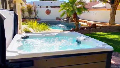 Ultimate Vacation: A Luxurious Oasis with a Pool! - Foto 5, Garden