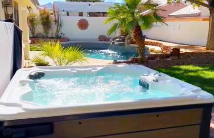 Ultimate Vacation: A Luxurious Oasis with a Pool! - Foto 5