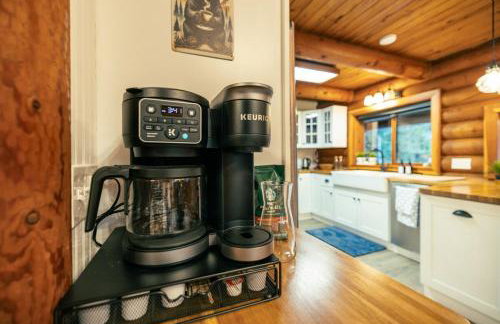 Riverfront getaway with sauna near mountains and hiking - Foto 36