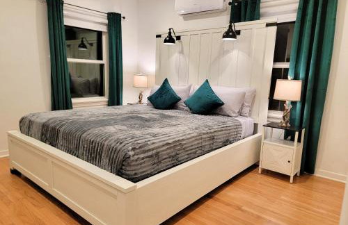 Private and large 2 bedroom house with Pool table, backyard and office near attractions - Foto 27