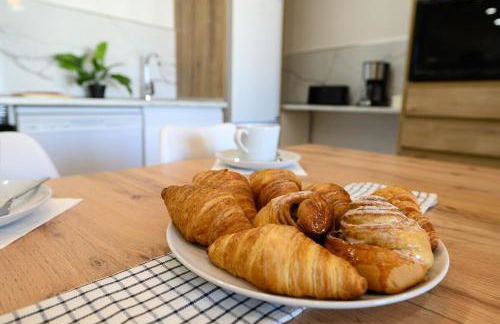 APT-Inside the Wall-Family,Games,Relax,History - Foto 39