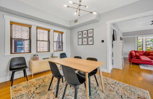 Steps to the Lakefront! This Uptown Beauty is Everything You Need for a Perfect Chicago Getaway condo - Photo 11