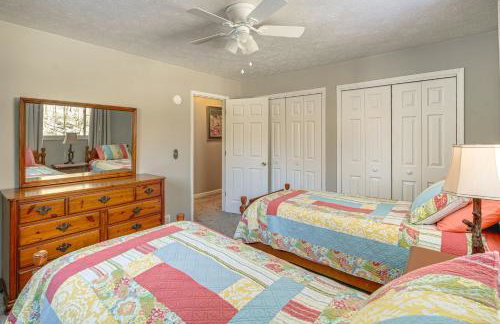 half Mi to Kanawha River Quiet Escape with Patio - Foto 21