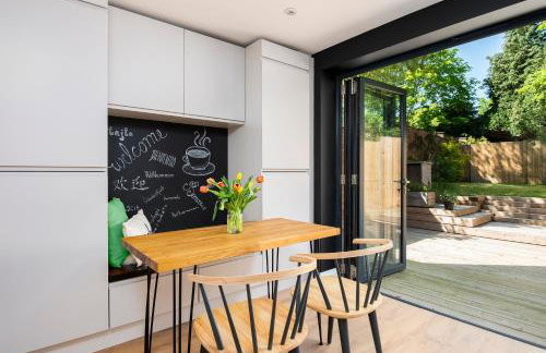 2 bed house close to Town Centre - Photo 1