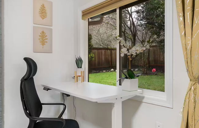 Comfortable Kirkland Home for Family & Remote Work - Photo 12