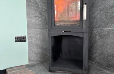 Little Woodlands Chalet with Private Garden & Hot Tub - Foto 31