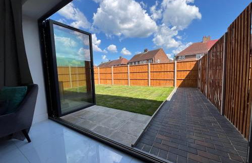 Perfect Contractor house-3 free parking space-EV charging-Secure-Quiet-Modern - Foto 2