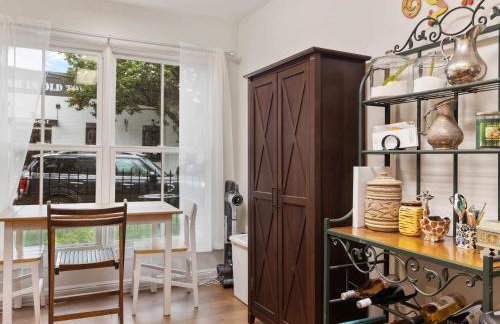 Classy Old Town Getaway 3-BR in Perfect Location - Foto 28