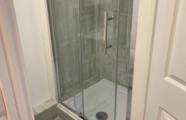 Comfy New Self Contained 1 Bed Flat - Modern! - Photo 21