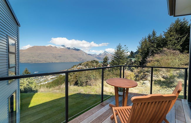 Modern One Bedroom Apartment with Lake View - Foto 1