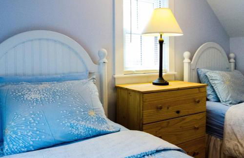 3BR Beautiful Remodeled Victorian w/ Beach Locker - Foto 15