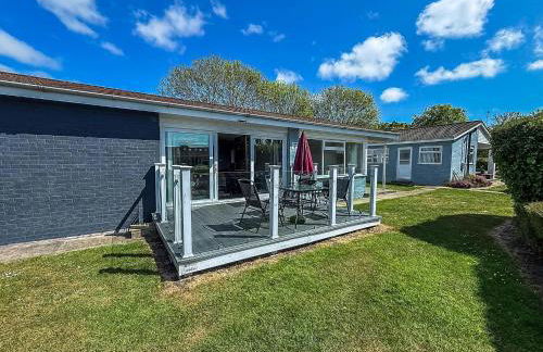 Homely Chalet On A Brilliant Holiday Park In Lowestoft Ref 12004B - Foto 1