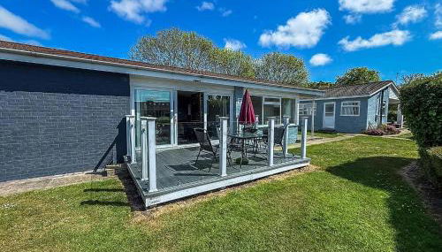 Homely Chalet On A Brilliant Holiday Park In Lowestoft Ref 12004B - Foto 1