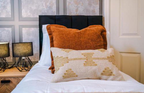 Presented by LTJ PrimeKey Properties - NEW! 7 Bed plus Sofa Bed - Perfect for Contractors - Foto 1