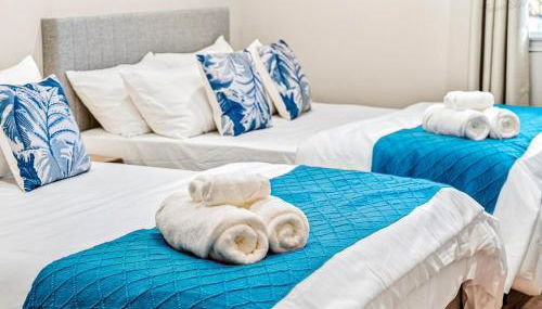 Spacious 6BR Stay with Parking and Near DTLA - Foto 5