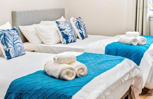 Spacious 6BR Stay with Parking and Near DTLA - Foto 5