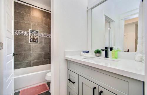 Quiet stylish home close to downtown and airport - Foto 21