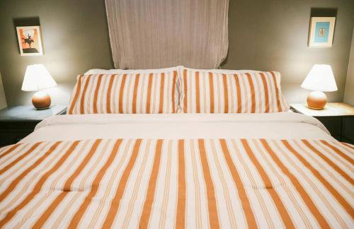 Vibrant Forest Retreat - Game Room, Spa, Fire Pit - Sleeps10 - Foto 31