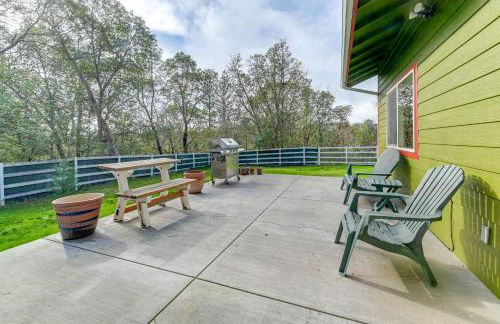 Charming Grants Pass Cottage with Patio and Gas Grill! - Foto 1