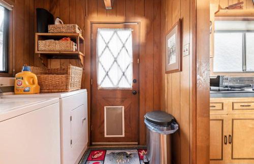 Quaint Cabin in Serene Lakes - Close to Skiing! - Foto 10