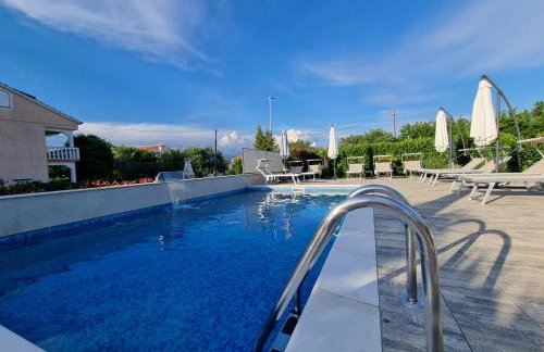 Apartments Lea with pool - Photo 4