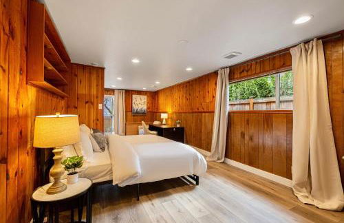 Spacious Mid Century Modern Sunroom Rambler - Foto 25