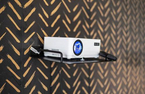 Beautiful Apt in Downtown W/ Pool | Parking - Foto 18