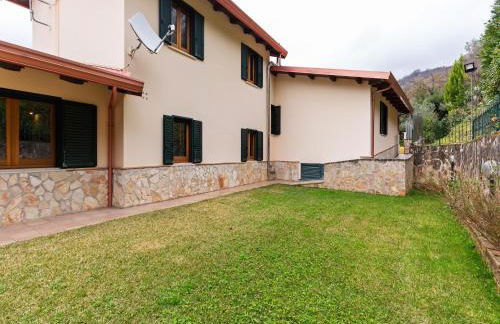 Valley View Villa in San Mango D'aquino with Hot Tub - Foto 13