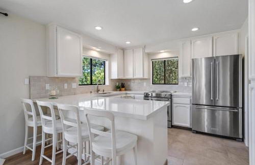 Lakefront Villa with 180 degree view private dock and boats - Foto 32