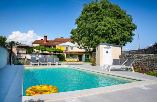 Adorable Holiday Home With Pool and Terrace - Foto 13