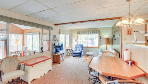 Dock and Fire Pit Lakefront Cottage in Gould City! - Foto 2