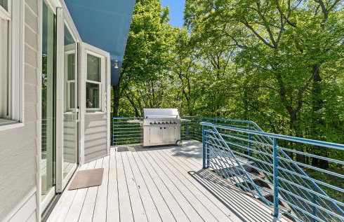 Experience luxury at Lakefront Villa - Foto 33