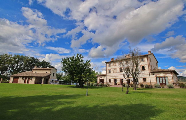 Cottage in Urbania With Pool & Terrace - Foto 36