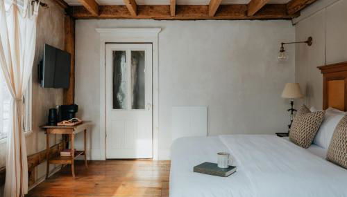 Book Village Inn - Hemingway Room King Bed - Foto 4