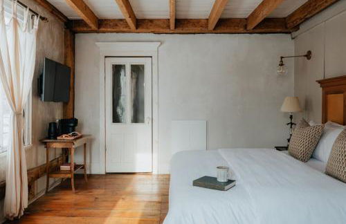 Book Village Inn - Hemingway Room King Bed - Foto 4