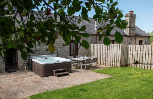 Tower Barn Cottage, Castle Carrock, a luxurious characterful cottage with hot tub and views - Foto 22