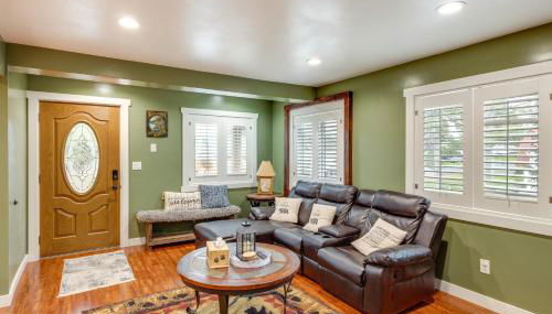 Deck with Hot Tub Ashton Cozy Cub Cabin - Foto 4