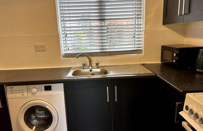 Essex 2 Bed Flat Near Station With Free Parking - Foto 15