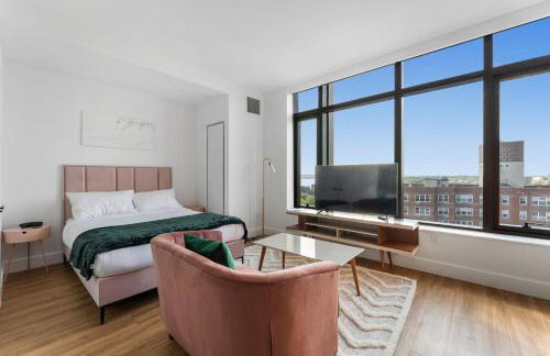 Sleek and Stylish Studio, Luxe Perks in Prime Spot - Photo 1