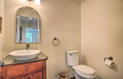 Pet-Friendly Suburban Escape with Deck and Grill! - Foto 12