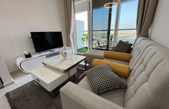 Master piece - Lush Green Oasis With Balcony With Stunning Views - Photo 1